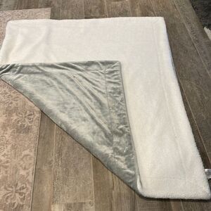 Reversible Green/Gray/white throw